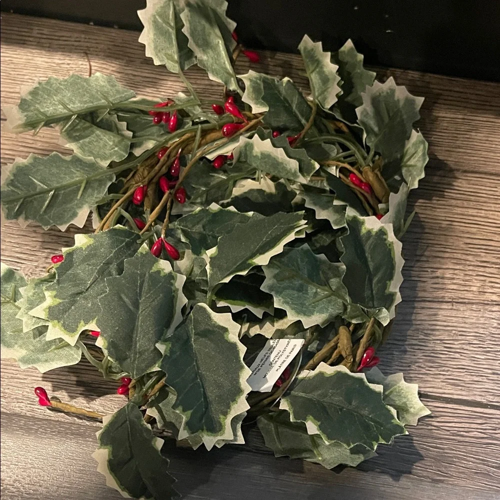 Elegant Green and Red Holiday Wreath